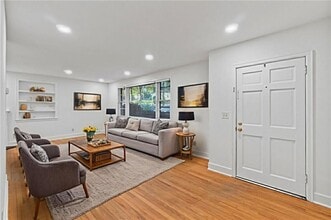 1340 Cumberland Dr in Gainesville, GA - Foto de edificio - Building Photo