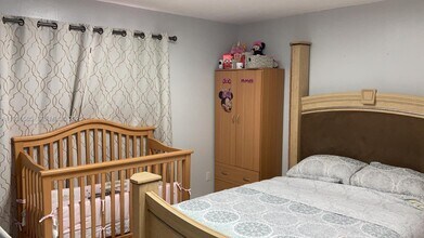 2102 SW 106th Ct in Miami, FL - Foto de edificio - Building Photo