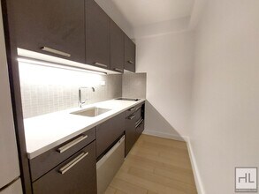 East 39th Street in New York, NY - Building Photo - Building Photo