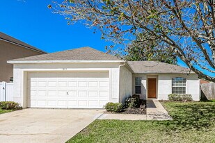 1615 Dartmouth Dr in Middleburg, FL - Building Photo