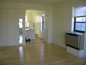 1001 St Paul St, Unit 8H in Baltimore, MD - Foto de edificio - Building Photo