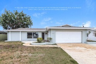 14036 102nd Ave N in Largo, FL - Building Photo