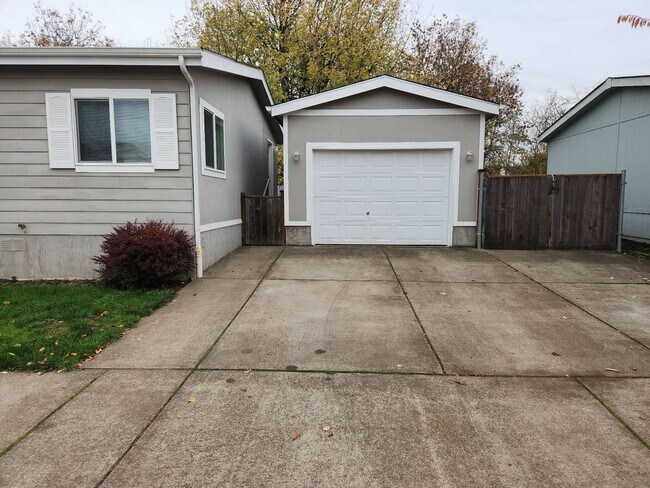 33175 Geranium Ln in Tangent, OR - Building Photo - Building Photo
