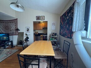 377 Dorchester St, Unit C5 in Boston, MA - Building Photo - Building Photo