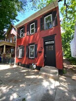 323 Chestnut St in Pottstown, PA - Building Photo