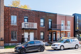 5676 Laurendeau Rue in Montréal, QC - Building Photo