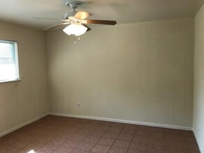 5213 Joe Sayers Ave in Austin, TX - Foto de edificio - Building Photo