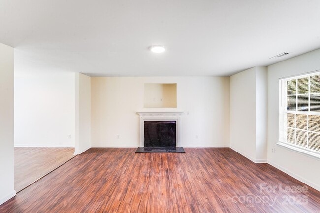 814 Mt Holly-Huntersville Rd in Charlotte, NC - Building Photo - Building Photo