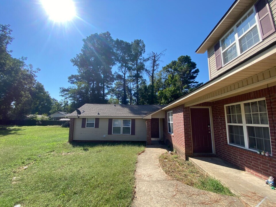 1723 W Matthews Ave in Jonesboro, AR - Foto de edificio