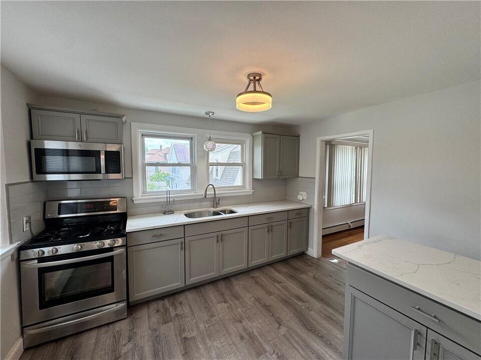 2-103 Rutherglen Ave in Providence, RI - Building Photo