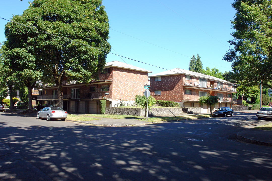 1925 NE 19th Ave in Portland, OR - Building Photo