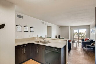 Zuma Student Housing in San Diego, CA - Building Photo - Building Photo