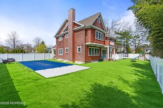 558 Cedar Ave in West Long Branch, NJ - Building Photo - Building Photo