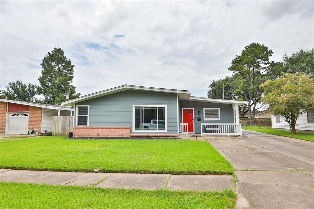 3218 Cedarcrest Dr in Pasadena, TX - Building Photo