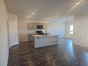 6133 Bradford Pear Ln in Edmond, OK - Building Photo - Building Photo