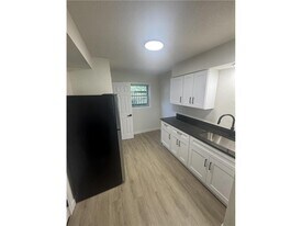604 Oakdale Ave in St. Paul, MN - Building Photo