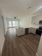 Pin Oaks Apartments in Conroe, TX - Foto de edificio - Building Photo