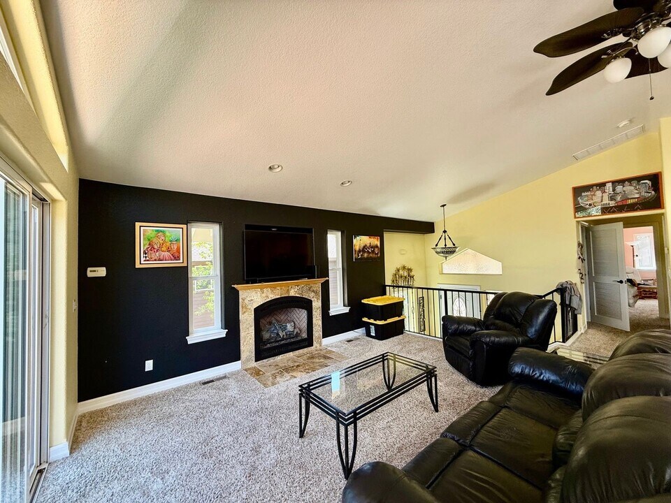 639 Zuni St in South Lake Tahoe, CA - Building Photo