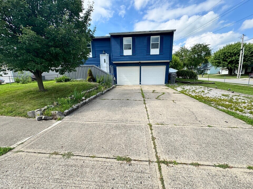 5530 Yucatan Dr in Indianapolis, IN - Building Photo