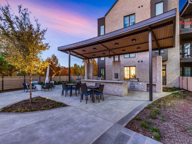 LENOX LAKE HIGHLANDS in Dallas, TX - Building Photo - Building Photo