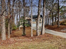 3281 Greystone Ct in Loganville, GA - Building Photo