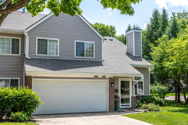 Villas at Bridgewood Crossing in West Des Moines, IA - Foto de edificio - Building Photo