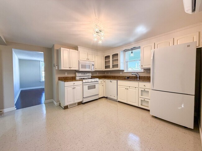 46 Sterling St, Unit #2 in Malden, MA - Building Photo - Building Photo