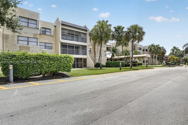 property at 220 Lakeview Dr