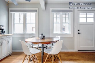 327 Hawthorne Ave-Unit -FL0-ID422 in Palo Alto, CA - Foto de edificio - Building Photo