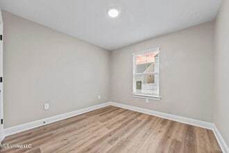 1527 2nd St in Gulfport, MS - Foto de edificio - Building Photo