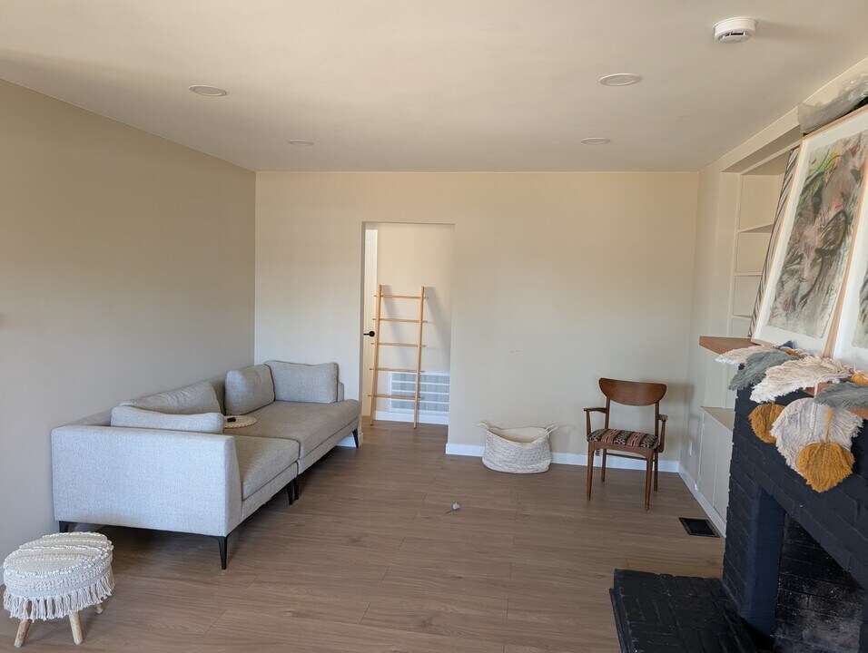 7127 Saranac St in San Diego, CA - Building Photo
