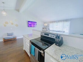 12005 Greenleaf Dr SE in Huntsville, AL - Building Photo - Building Photo