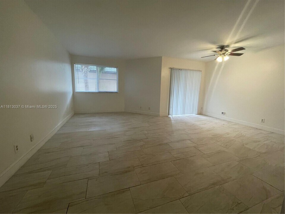 9701 Westview Dr in Coral Springs, FL - Foto de edificio