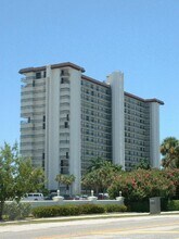 Oceana II North Condominium in Jensen Beach, FL - Foto de edificio - Building Photo