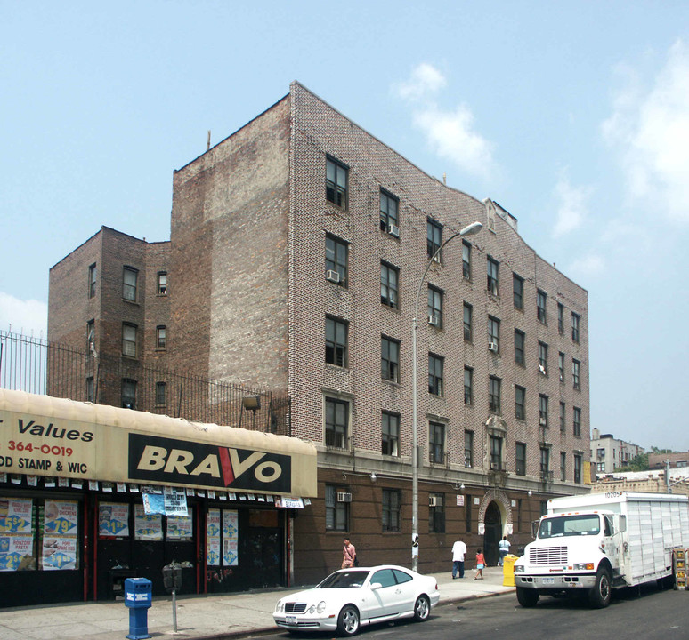 2295 Grand Concourse in Bronx, NY - Foto de edificio