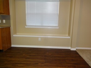 32007 Annice Ln in Pinehurst, TX - Building Photo - Building Photo