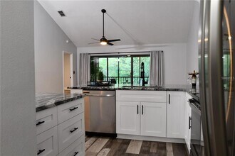 1801 E Lake Rd S in Palm Harbor, FL - Foto de edificio - Building Photo