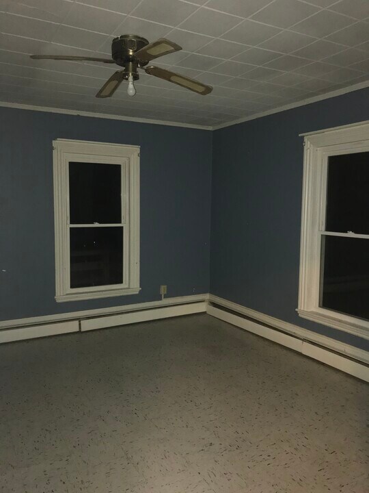 81 Court St, Unit 1 in Bangor, ME - Building Photo