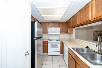 318 W William Cannon Dr-Unit -B in Austin, TX - Building Photo - Building Photo