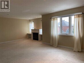 70 Prince William Way in Barrie, ON - Building Photo - Building Photo