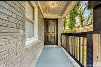1025 McArthur Ave, Unit 2 in Charlotte, NC - Foto de edificio - Building Photo