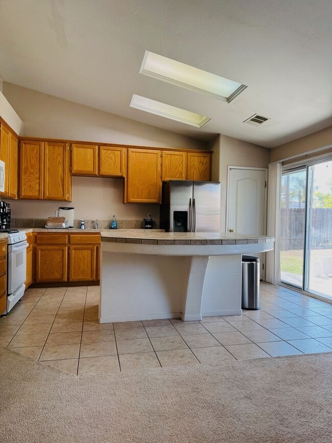 9928 Grand View Summit Dr in Bakersfield, CA - Building Photo - Building Photo