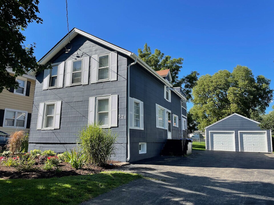 521 Peyton St in Geneva, IL - Foto de edificio
