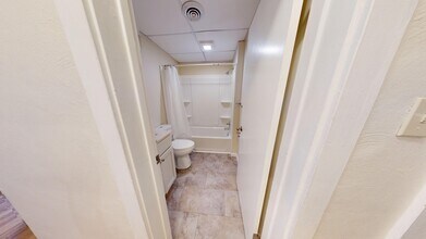 7040 Monticello St, Unit 2 in Pittsburgh, PA - Foto de edificio - Building Photo