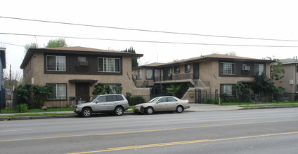 14218 Sherman Way in Van Nuys, CA - Building Photo - Building Photo