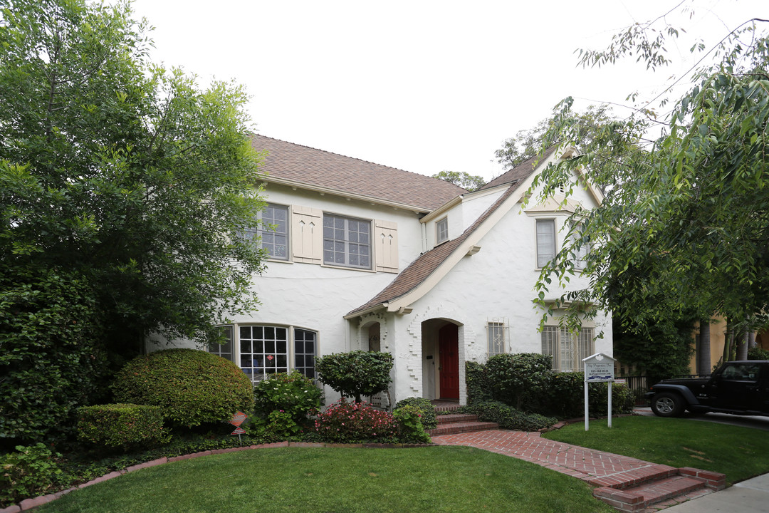 256 S Reeves Dr in Beverly Hills, CA - Building Photo