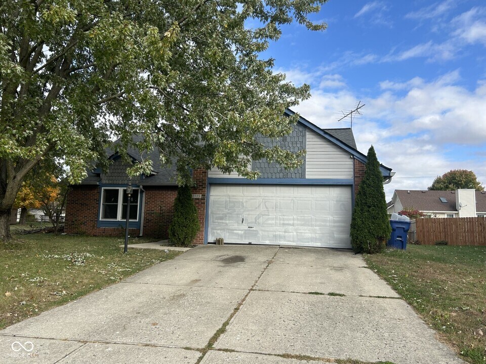 12725 Slippery Rock Rd in Indianapolis, IN - Building Photo