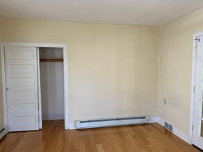44 Dover St, Unit 1 in Worcester, MA - Foto de edificio - Building Photo