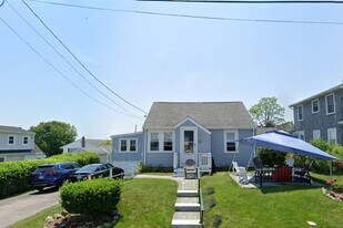 20 St James Rd in Narragansett, RI - Building Photo