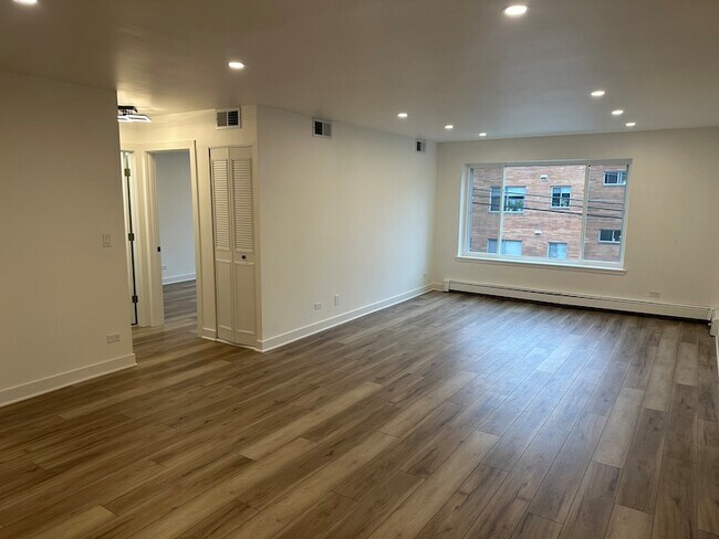 8232 Niles Center Rd, Unit 202 in Skokie, IL - Building Photo - Building Photo